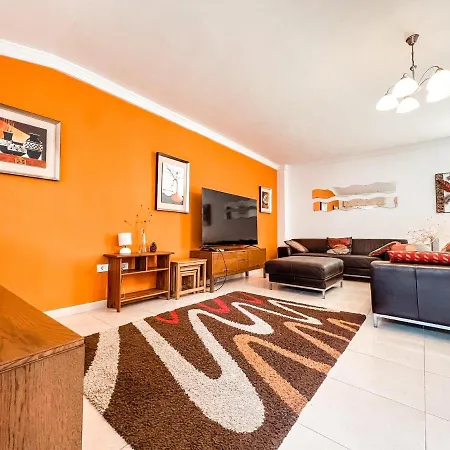 Townhouse With Ac In Callao Salvaje, Sonia, Cs148 別荘