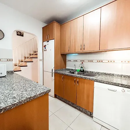 Hébergement de vacances Townhouse With Ac In Callao Salvaje, Sonia, Cs148 *