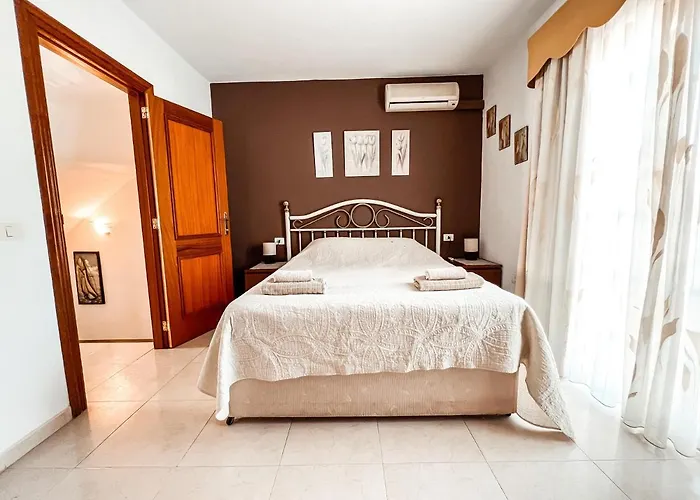 Townhouse With Ac In Callao Salvaje, Sonia, Cs148