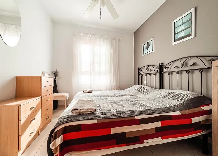 Townhouse With Ac In Callao Salvaje, Sonia, Cs148 Semesterbostad