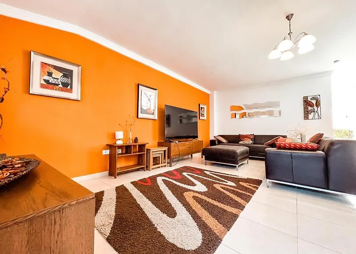 Townhouse With Ac In Callao Salvaje, Sonia, Cs148 Semesterbostad