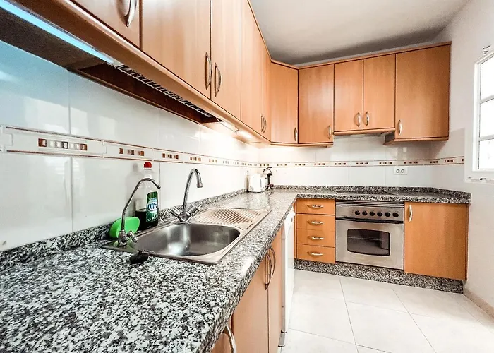 Townhouse With Ac In Callao Salvaje, Sonia, Cs148 Semesterbostad