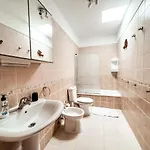 Townhouse With Ac In Callao Salvaje, Sonia, Cs148