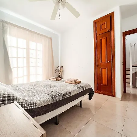 Townhouse With Ac In Callao Salvaje, Sonia, Cs148 度假居
