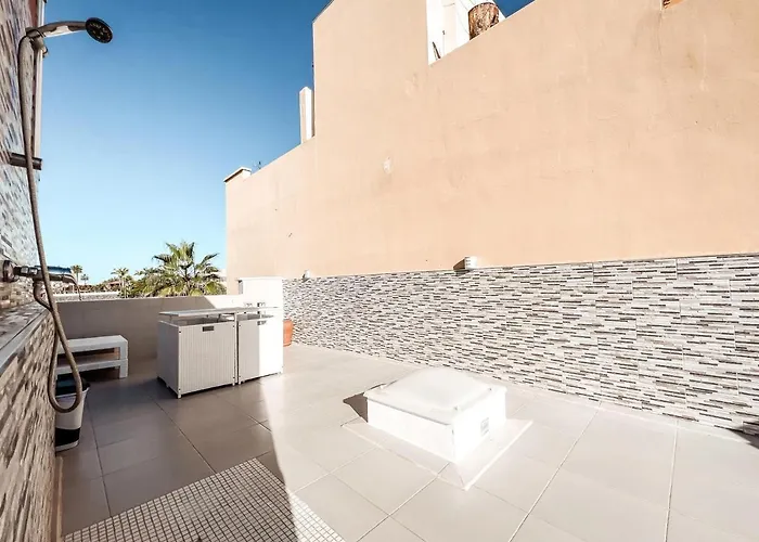 Townhouse With Ac In Callao Salvaje, Sonia, Cs148